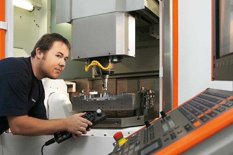 Fräsen an der CNC-Maschine